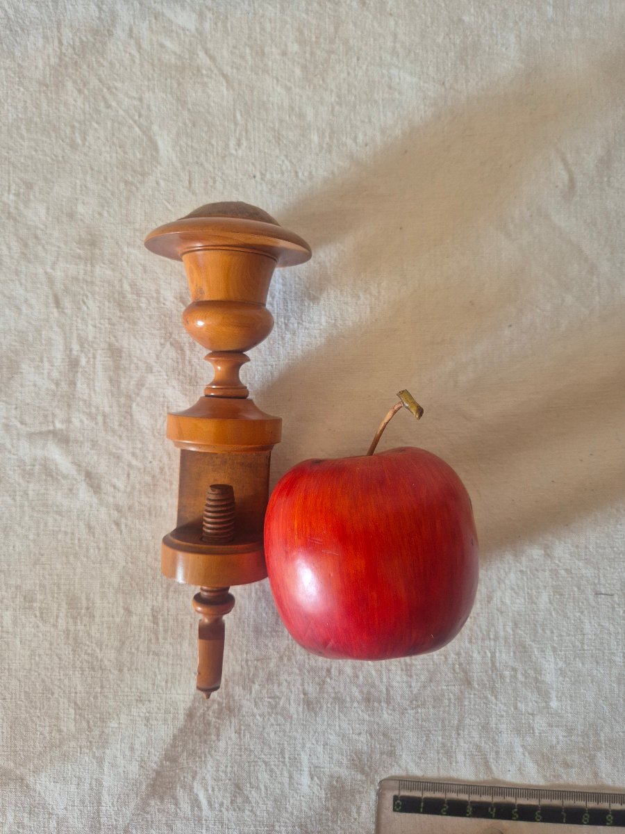 Couture Special: 19th-century Turned Boxwood Needle Case And Dice Holder -photo-4