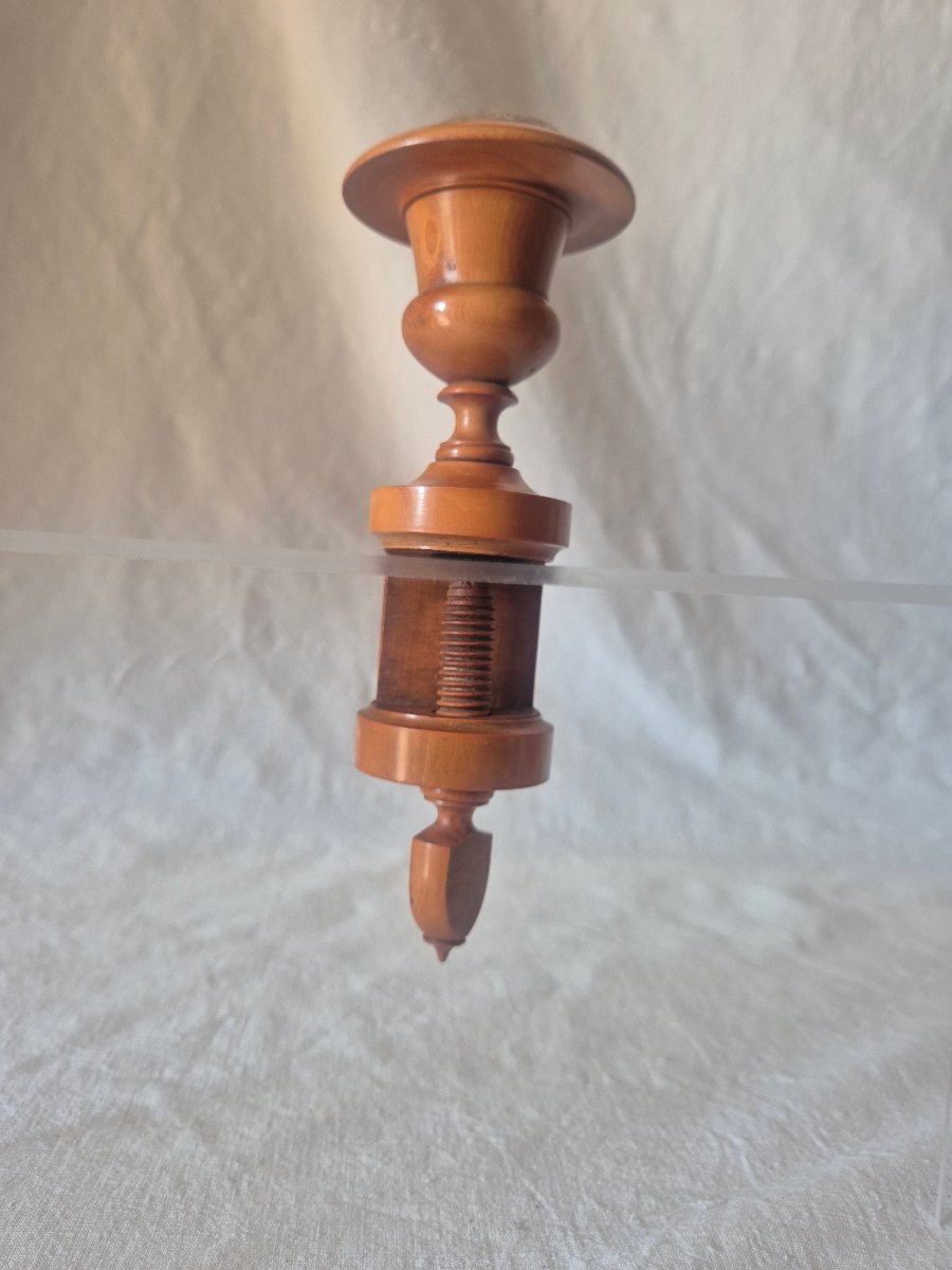 Couture Special: 19th-century Turned Boxwood Needle Case And Dice Holder -photo-1