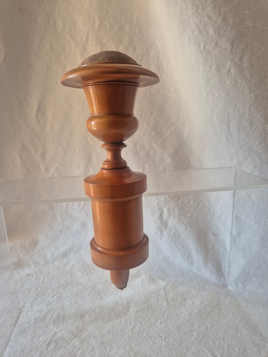 Couture Special: 19th-century Turned Boxwood Needle Case And Dice Holder -photo-3