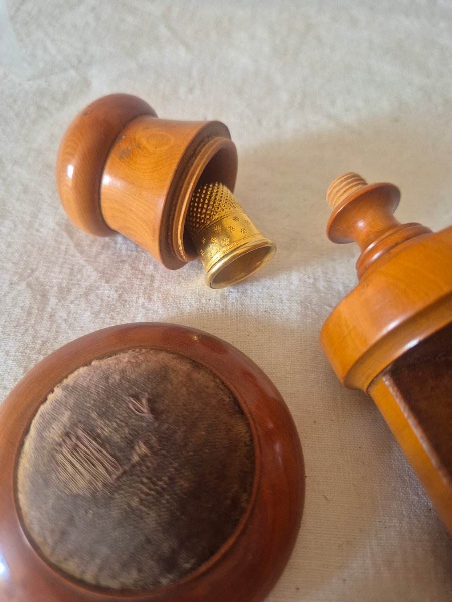 Couture Special: 19th-century Turned Boxwood Needle Case And Dice Holder -photo-4
