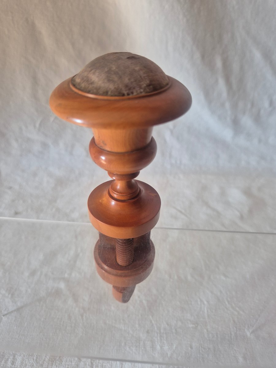 Couture Special: 19th-century Turned Boxwood Needle Case And Dice Holder 