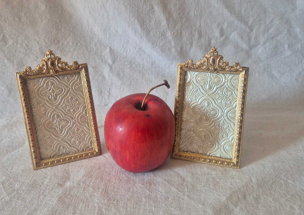 Pair Of 19th-century Gilt-bronze Photo Frames In Business-card Size -photo-2