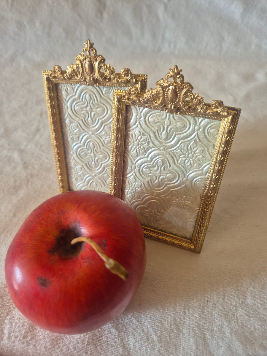 Pair Of 19th-century Gilt-bronze Photo Frames In Business-card Size -photo-3