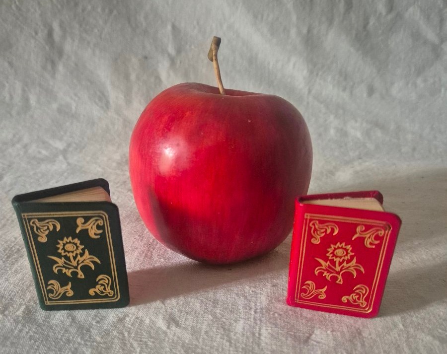 2 livres miniatures  en cuir 4.5 x 3.5 cm de 1966 sur le Périgord et sur sa gastronomie-photo-5