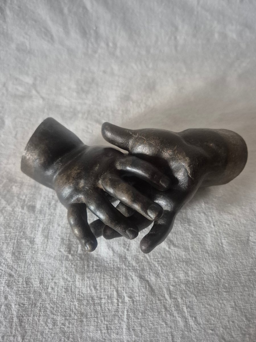 Set Of Two Cast-iron Children's Hands-photo-3