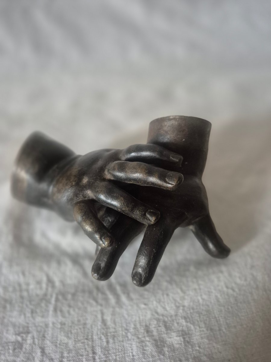 Set Of Two Cast-iron Children's Hands-photo-1