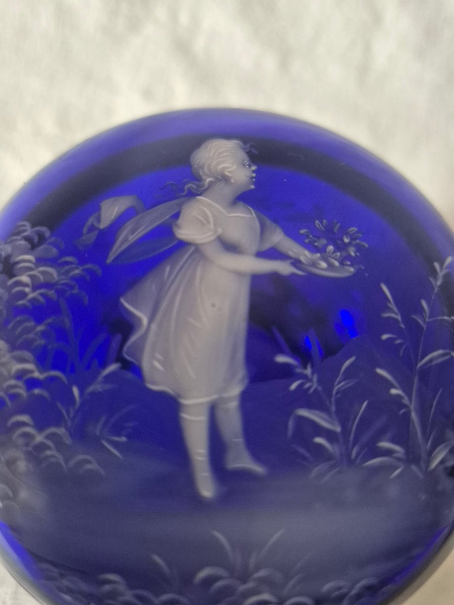 Bonbonnière en verre bleu émaillé dit " Mary Gregory " du XIXème siècle -photo-3