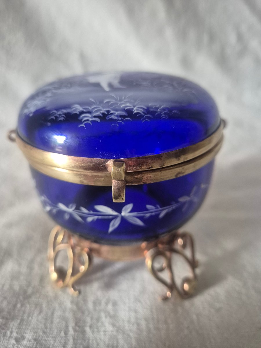 Bonbonnière en verre bleu émaillé dit " Mary Gregory " du XIXème siècle -photo-4