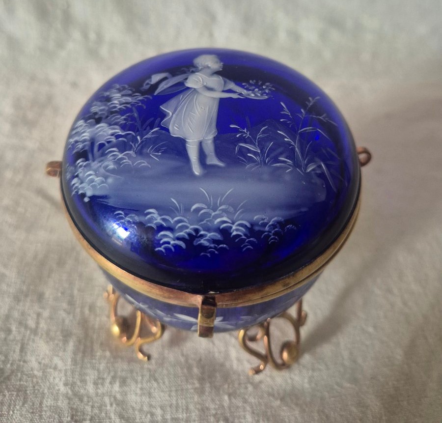Bonbonnière en verre bleu émaillé dit " Mary Gregory " du XIXème siècle -photo-4