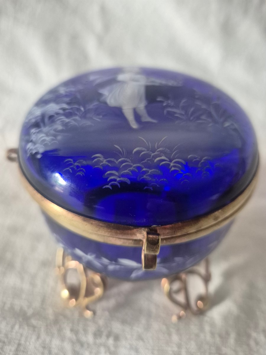 Bonbonnière en verre bleu émaillé dit " Mary Gregory " du XIXème siècle -photo-2