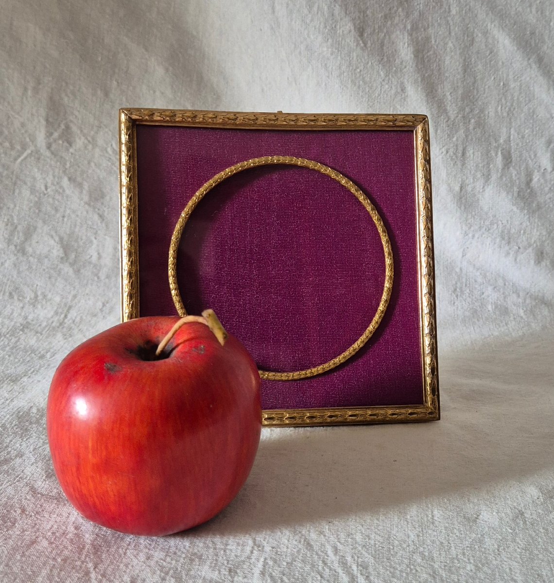 Square, Gold-plated Bronze Photo Frame With A Round Opening And A Marie Louise-style Moiré Finish-photo-2
