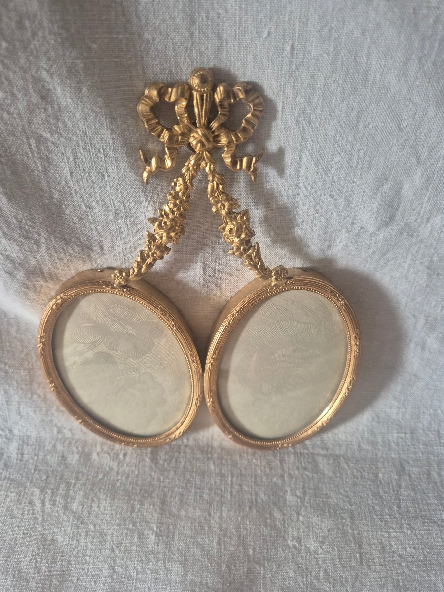 Diptyque à suspendre à vue ovale décor de guirlandes du XIXème siècle -photo-1