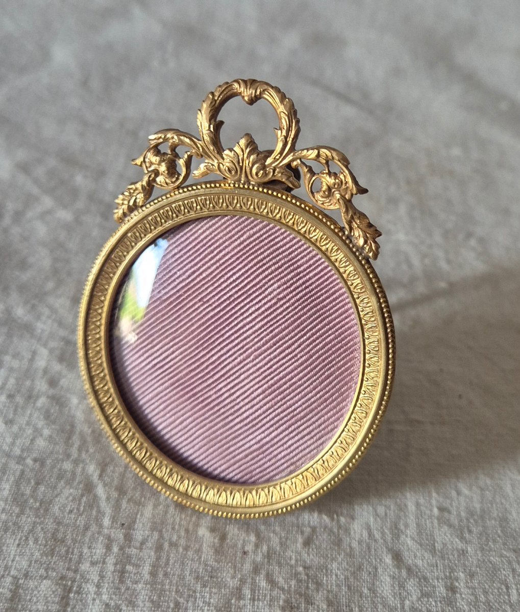 Small Round Medallion-style Napoleon III Photo Frame With Its Original Convex Glass 