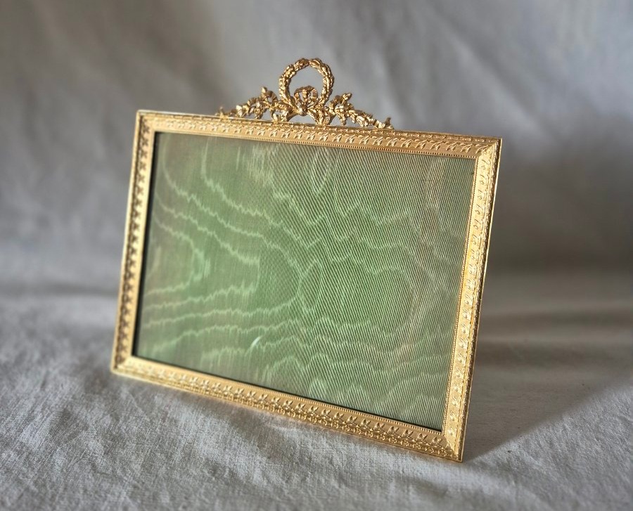 Second Empire-style Horizontal Photo Frame In Gilded Bronze 