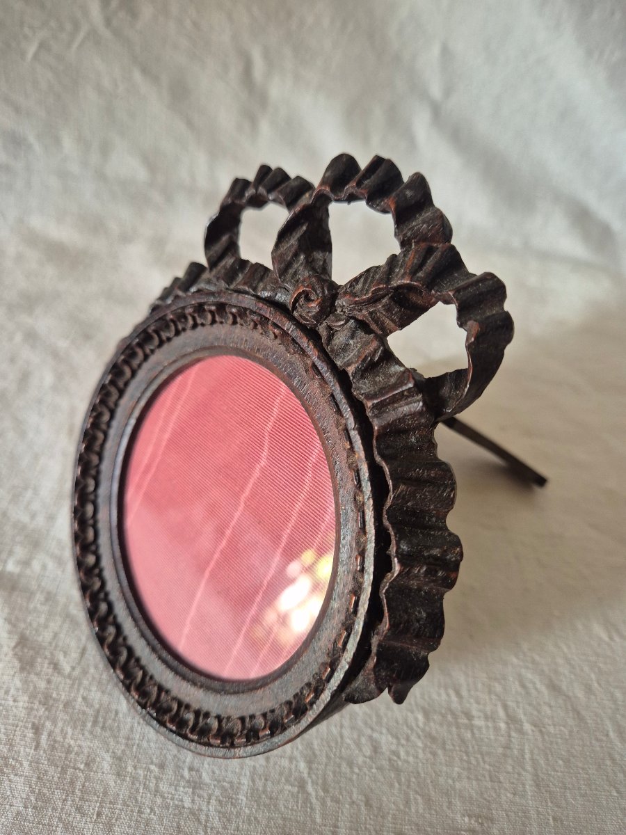 Louis XVI-style Carved Wooden Portrait Photo Frame -photo-4