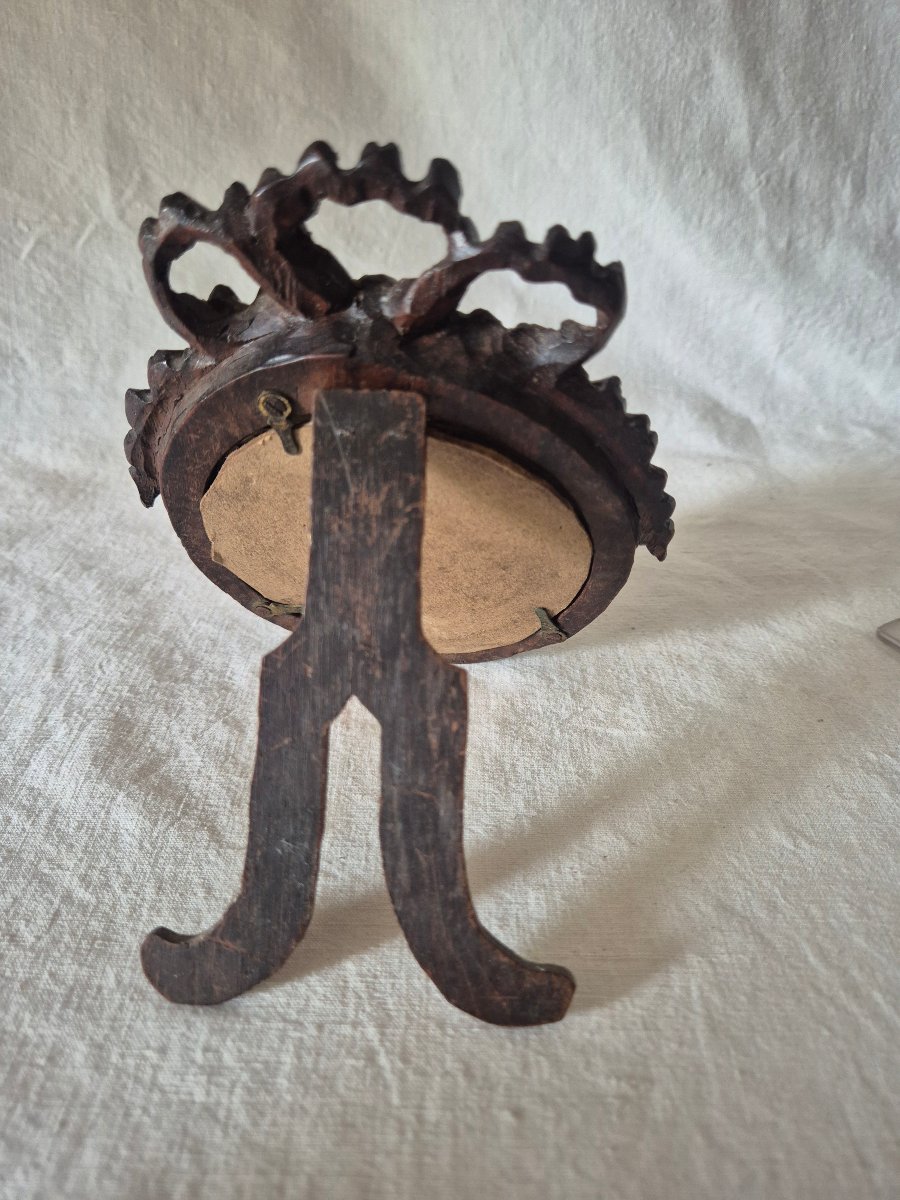 Louis XVI-style Carved Wooden Portrait Photo Frame -photo-3