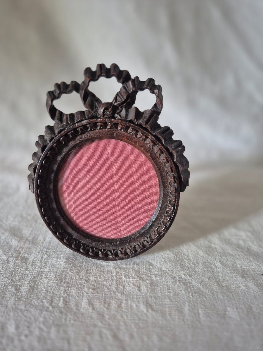 Louis XVI-style Carved Wooden Portrait Photo Frame 