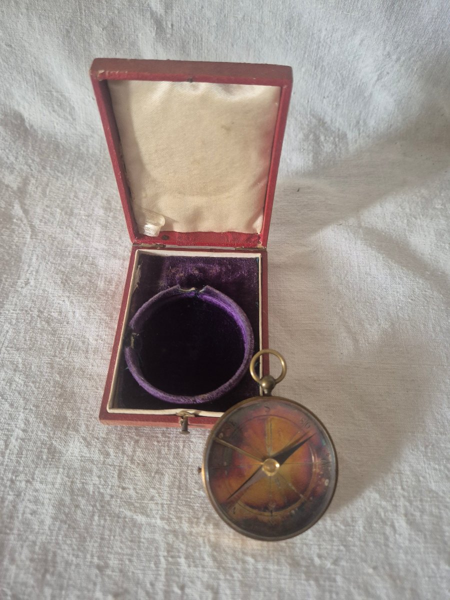 Early 19th-century Pocket Compass In A Red Leather Case -photo-1