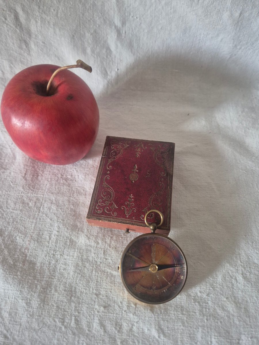Early 19th-century Pocket Compass In A Red Leather Case -photo-4