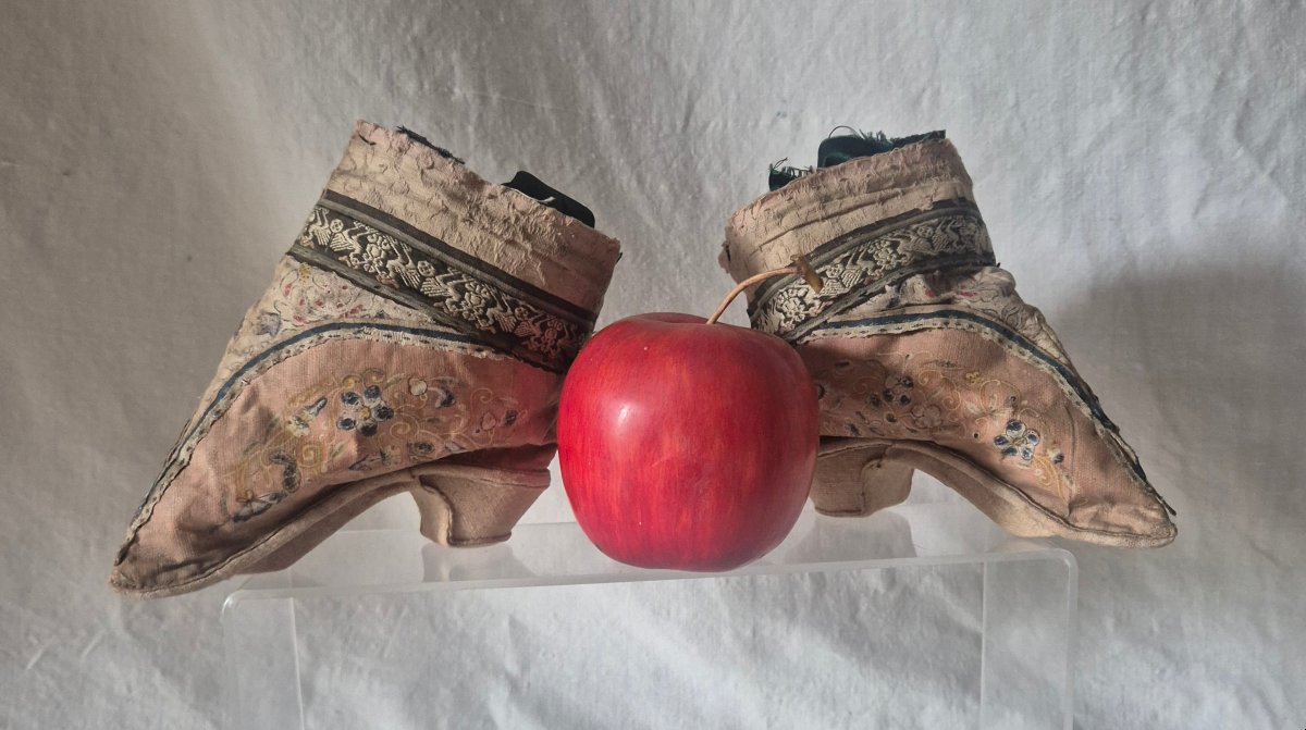 Pair Of Chinese Fabric Shoes For Bound Feet-photo-2