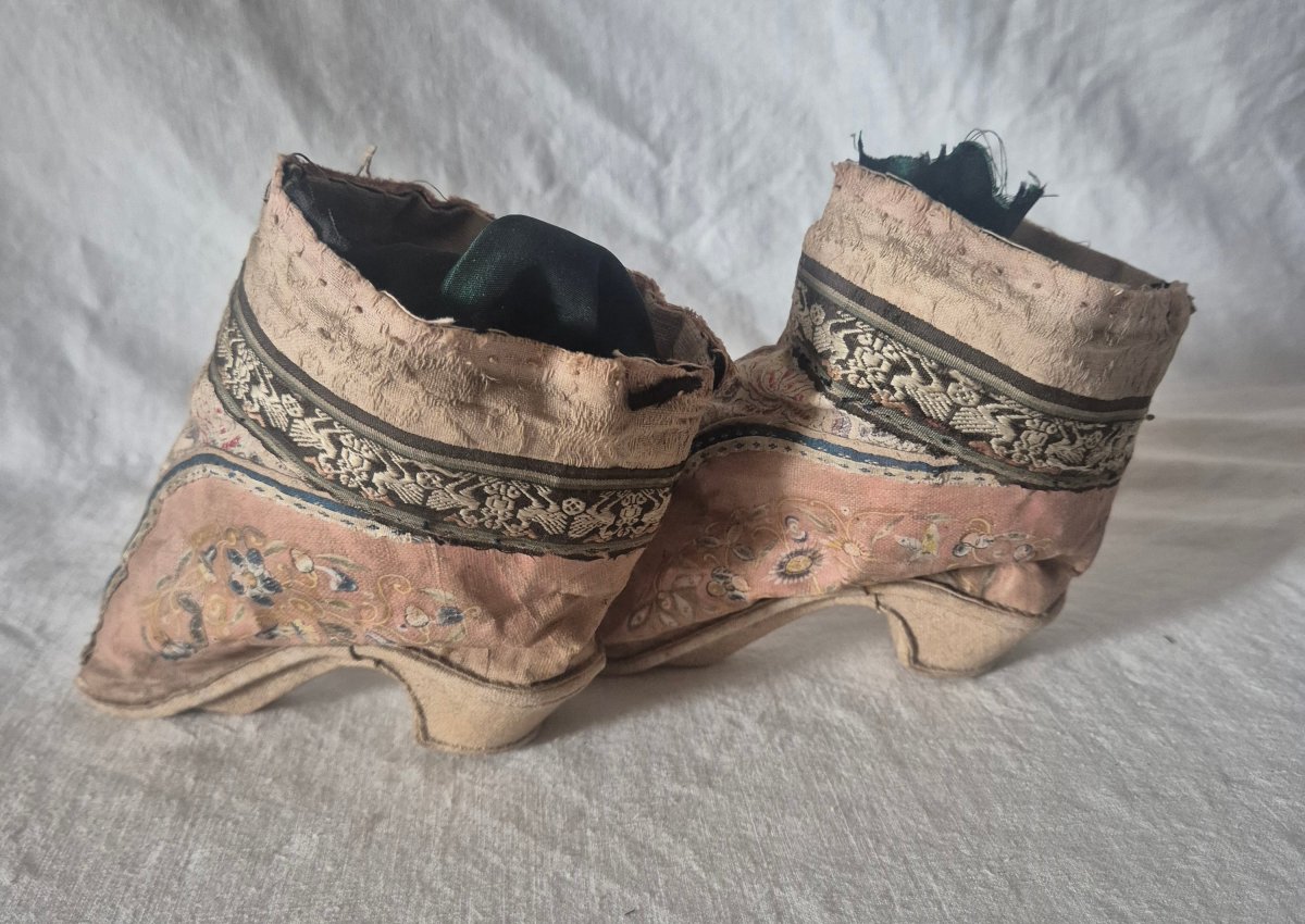 Pair Of Chinese Fabric Shoes For Bound Feet-photo-3