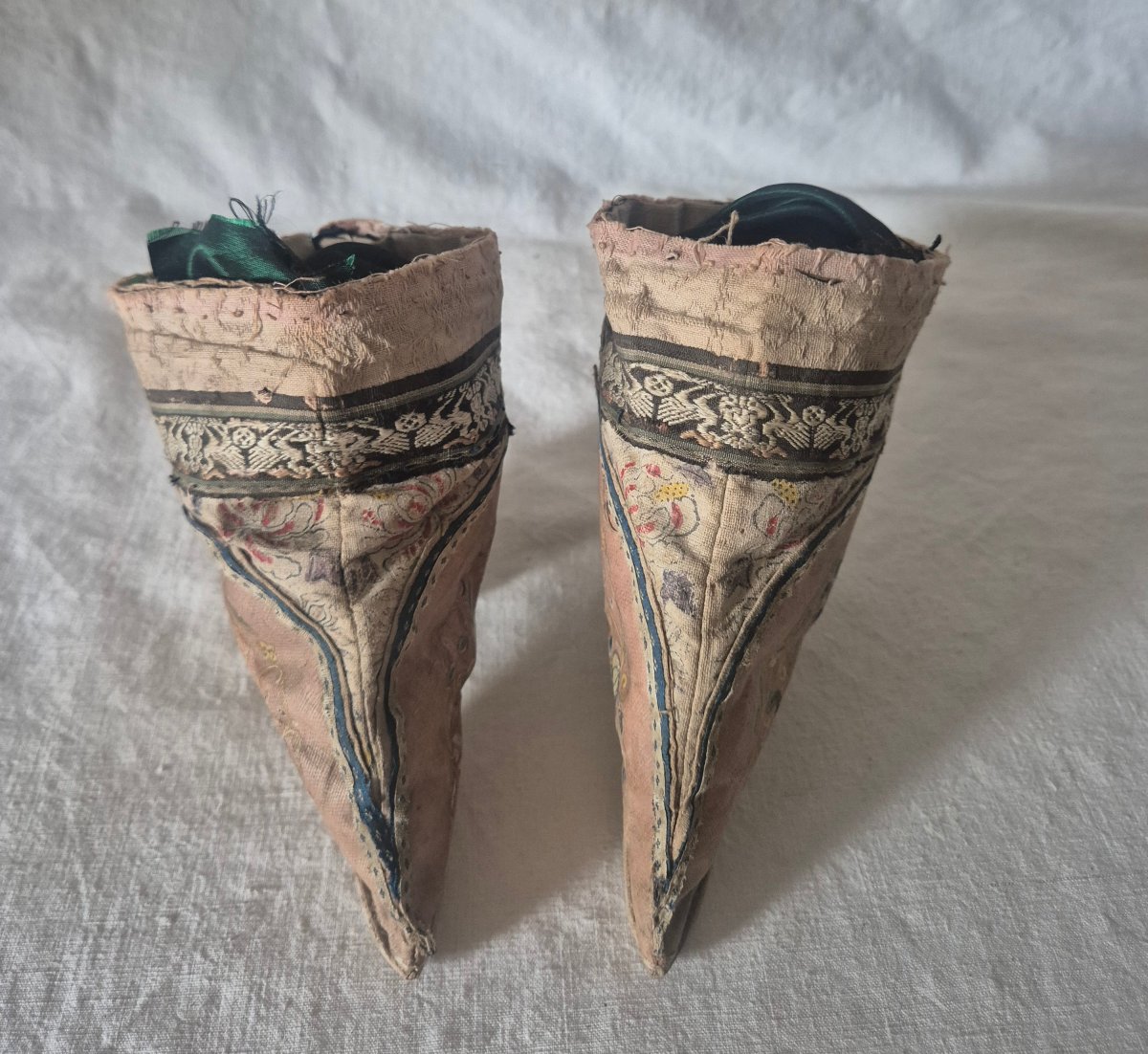 Pair Of Chinese Fabric Shoes For Bound Feet-photo-4