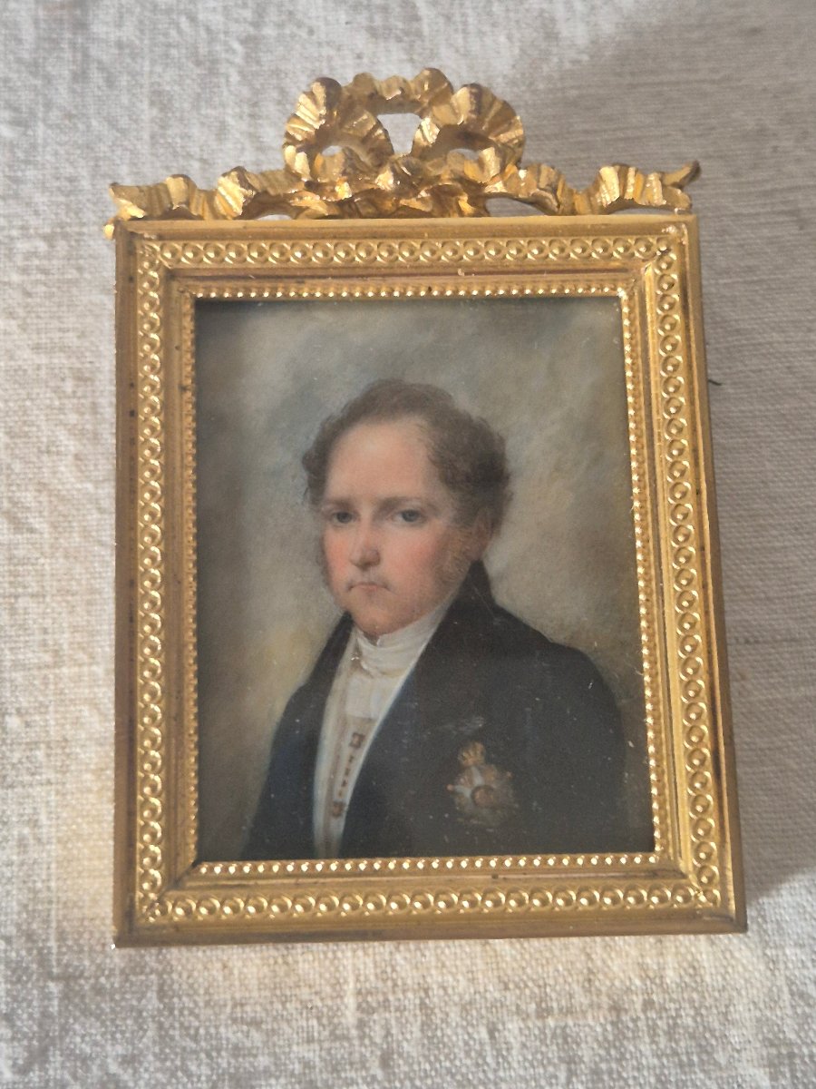 Portrait miniature d'homme à la médaille sur ivoire.  École Française vers 1820-photo-3