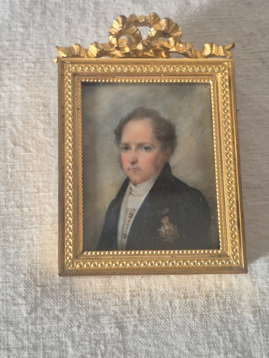 Portrait miniature d'homme à la médaille sur ivoire.  École Française vers 1820-photo-4