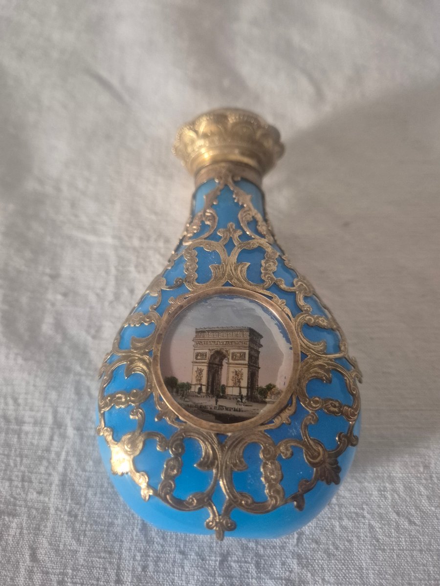 Flacon opaline bleue et résille en bronze pomponne doré Napoléon III 