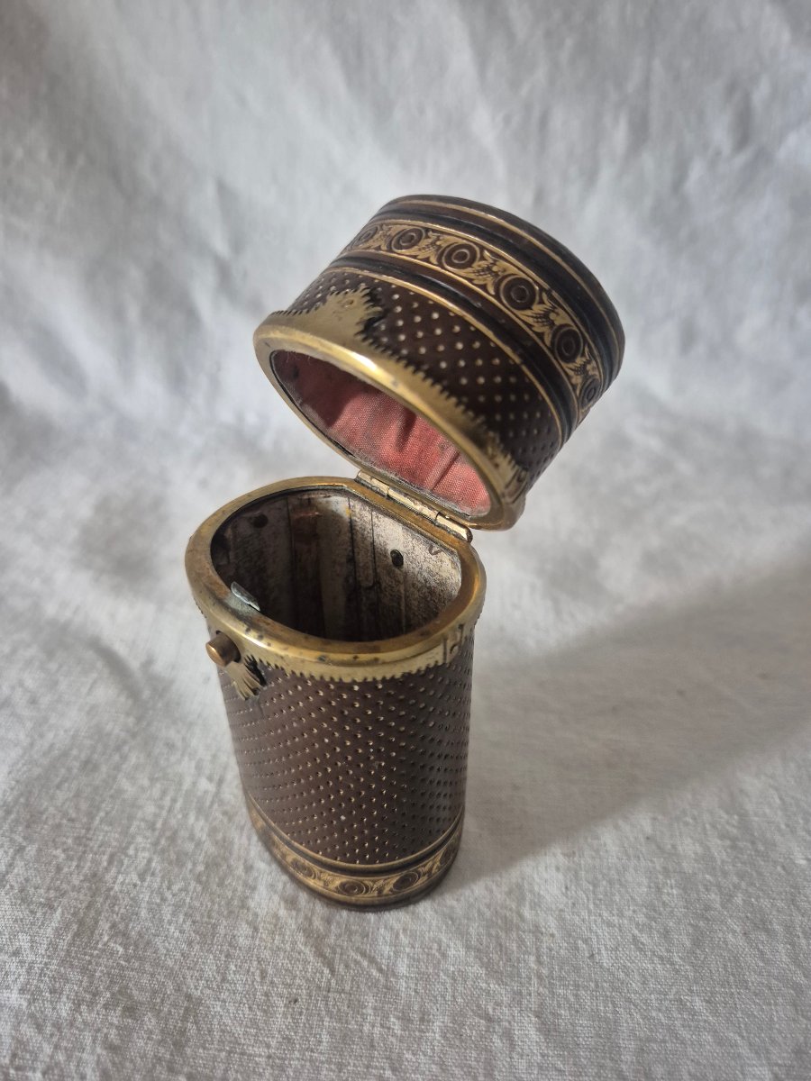 Etui en cuir dorures au fer à l'usage à définir début XIXème siècle -photo-3