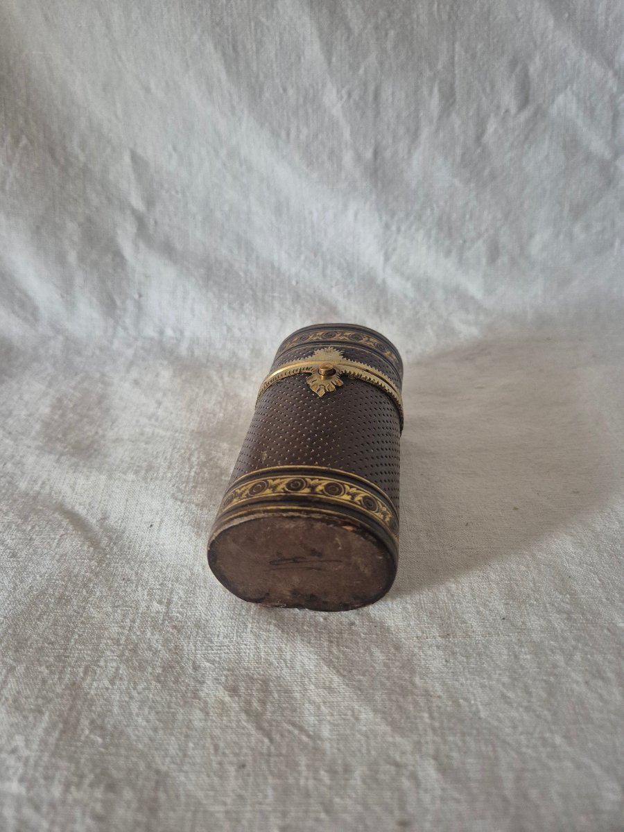 Etui en cuir dorures au fer à l'usage à définir début XIXème siècle -photo-4