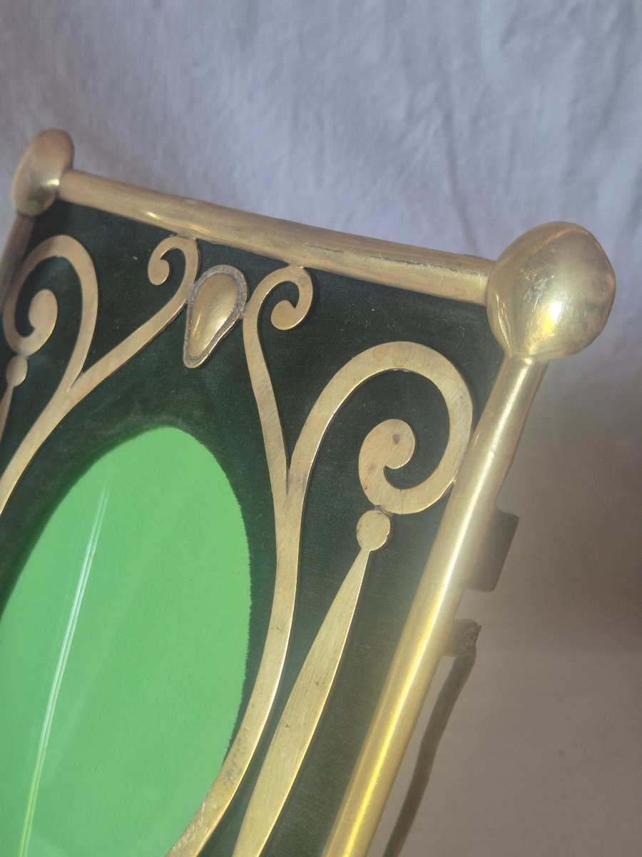 Pair Of Oval-shaped Exposed Brass Picture Frames In An Early 20th-century Renaissance Style -photo-3