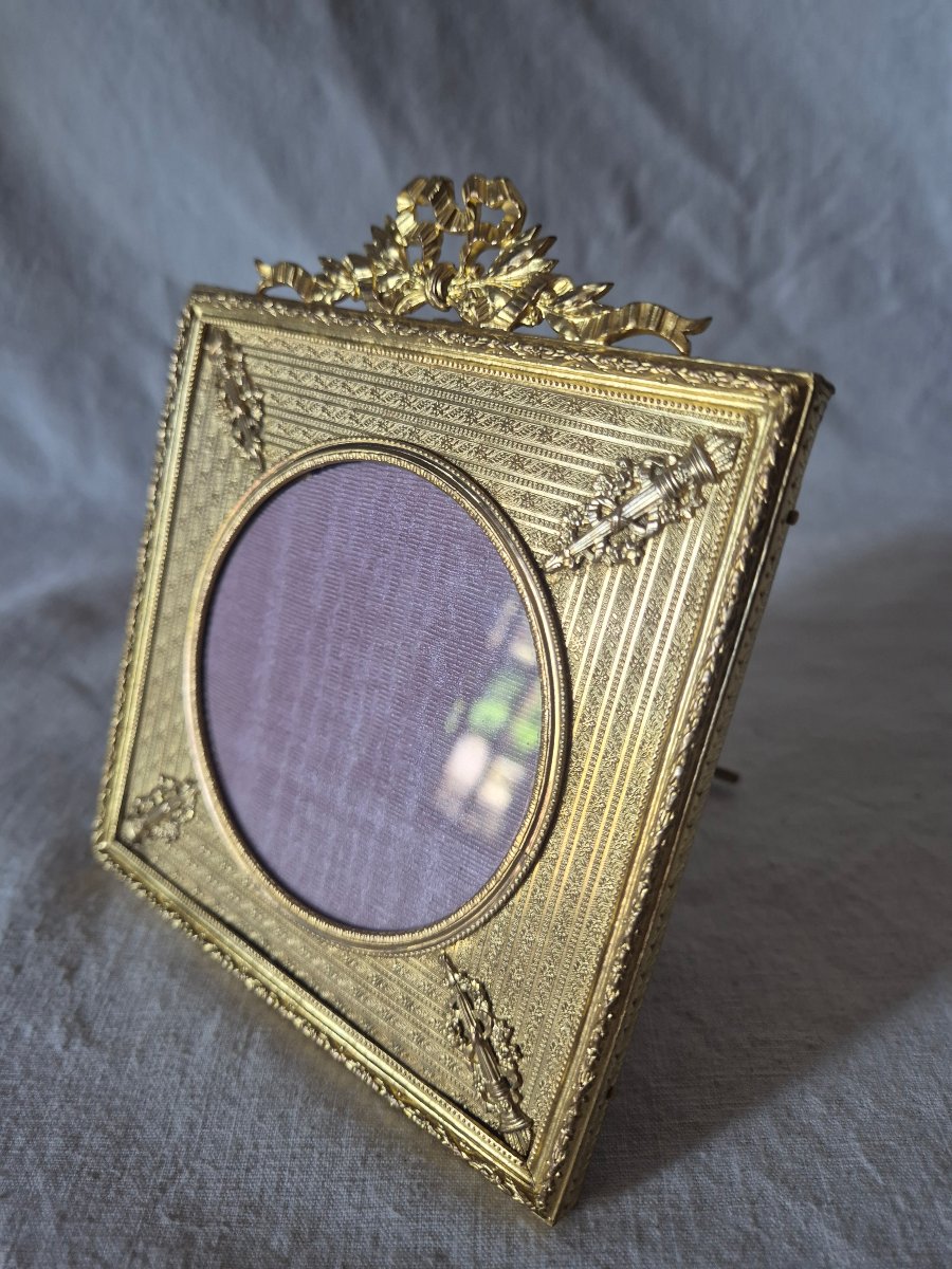 19th-century Gilded Bronze Square Frame With A Round Opening And Gilded Bronze Mat -photo-3