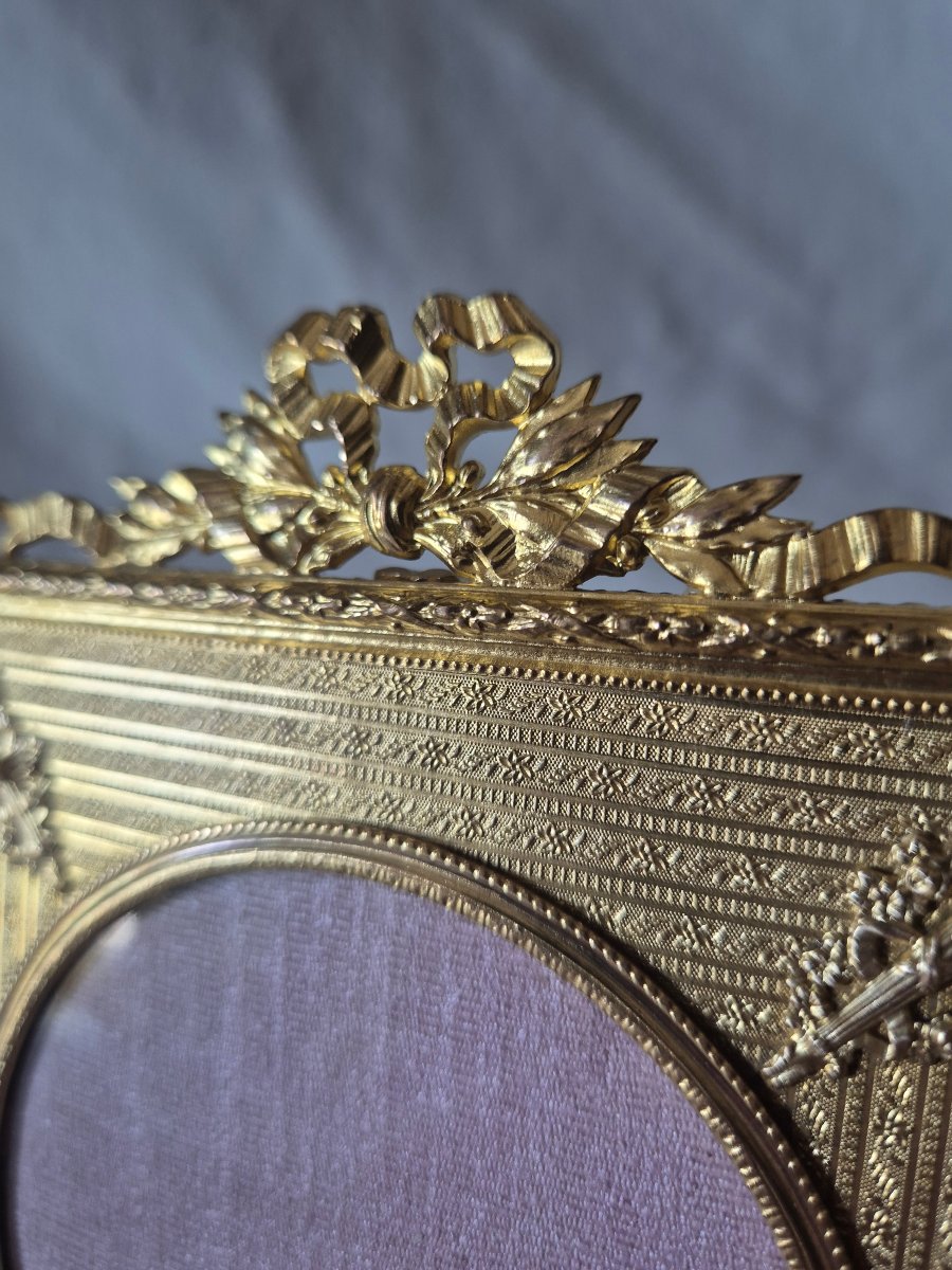 19th-century Gilded Bronze Square Frame With A Round Opening And Gilded Bronze Mat -photo-1