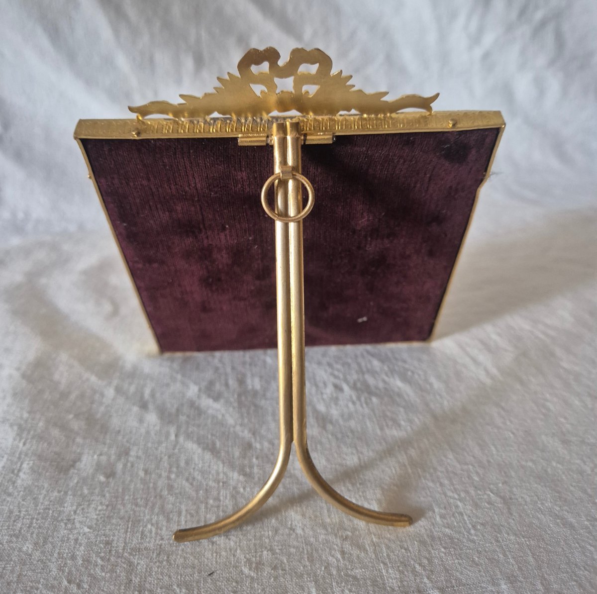 19th-century Gilded Bronze Square Frame With A Round Opening And Gilded Bronze Mat -photo-2