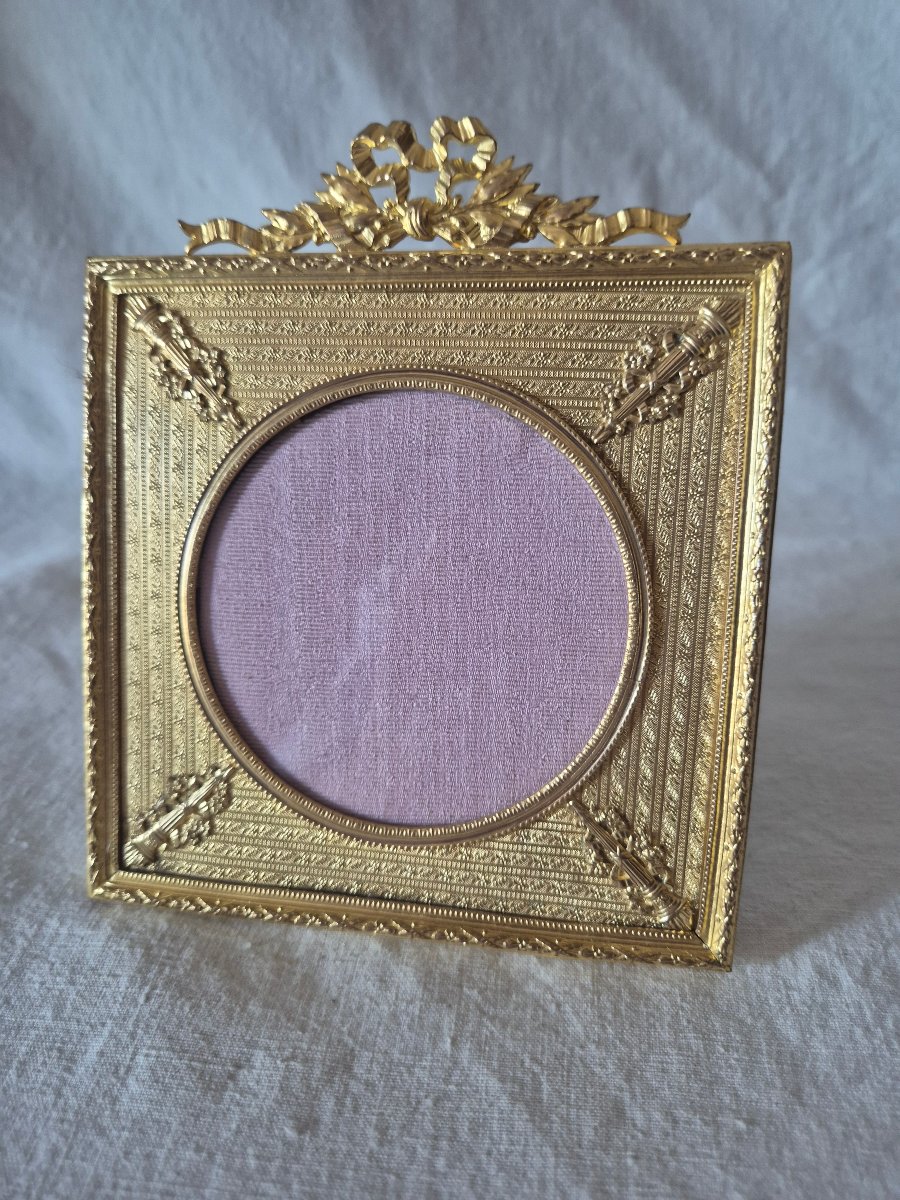 19th-century Gilded Bronze Square Frame With A Round Opening And Gilded Bronze Mat 