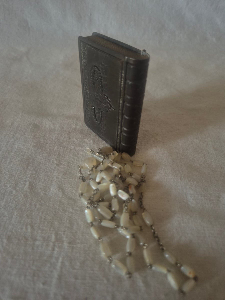 Rosary Holder With A Book-shaped Rosary Depicting Pius XI.-photo-1