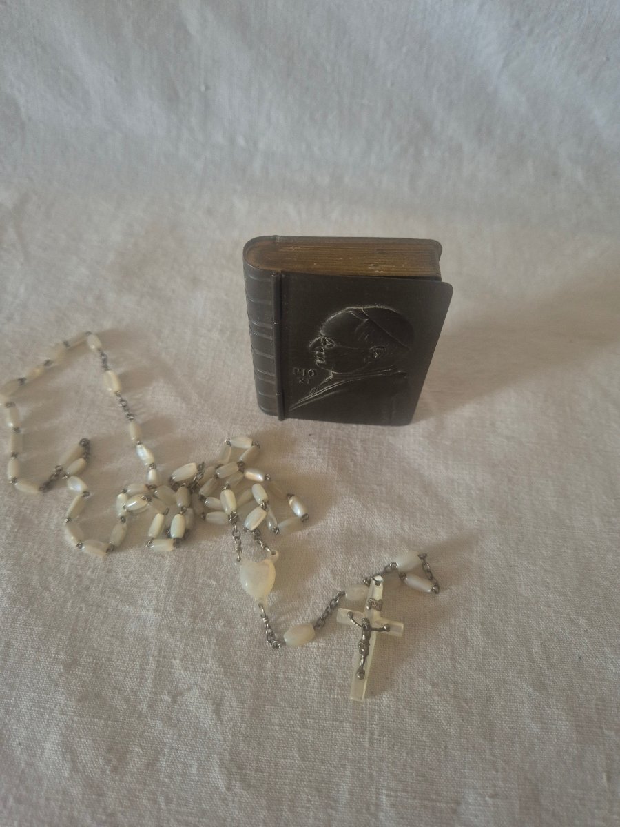 Rosary Holder With A Book-shaped Rosary Depicting Pius XI.-photo-3