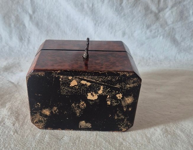 19th-century Wood-veneer Chest With Drawers -photo-5