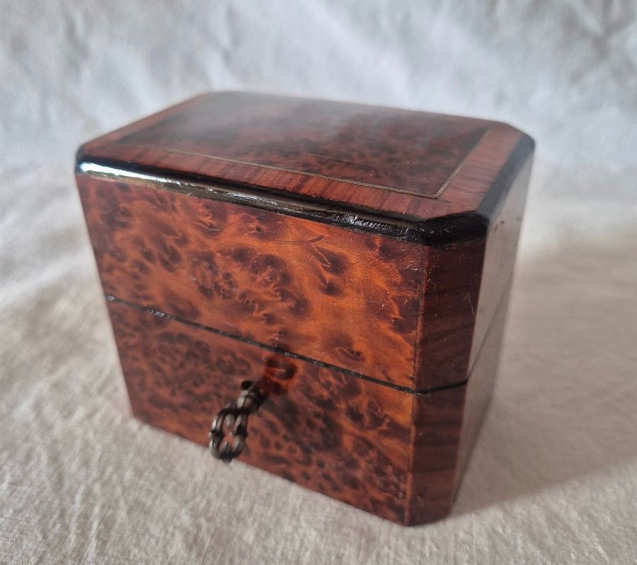 19th-century Wood-veneer Chest With Drawers 