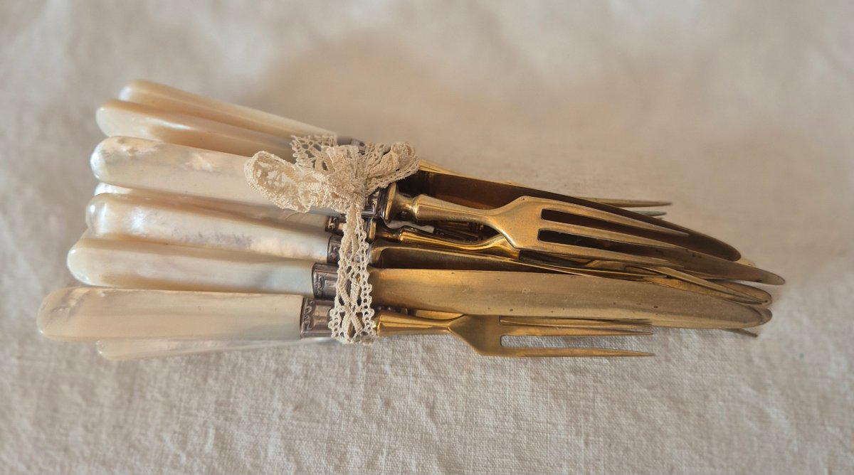 A Set Of Six Knives And Six Forks Made Of Mother-of-pearl, Silver, And Gilded Metal. -photo-3
