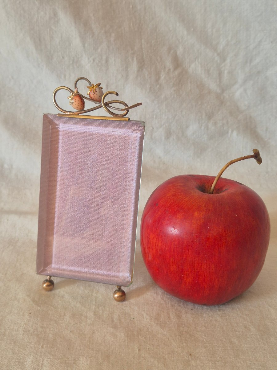 Late 19th-century Photo Frame With Enameled Strawberry Decoration And Beveled Glass -photo-2