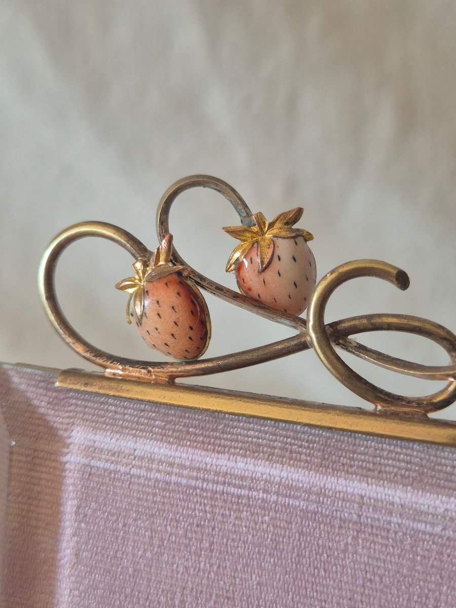 Late 19th-century Photo Frame With Enameled Strawberry Decoration And Beveled Glass -photo-3