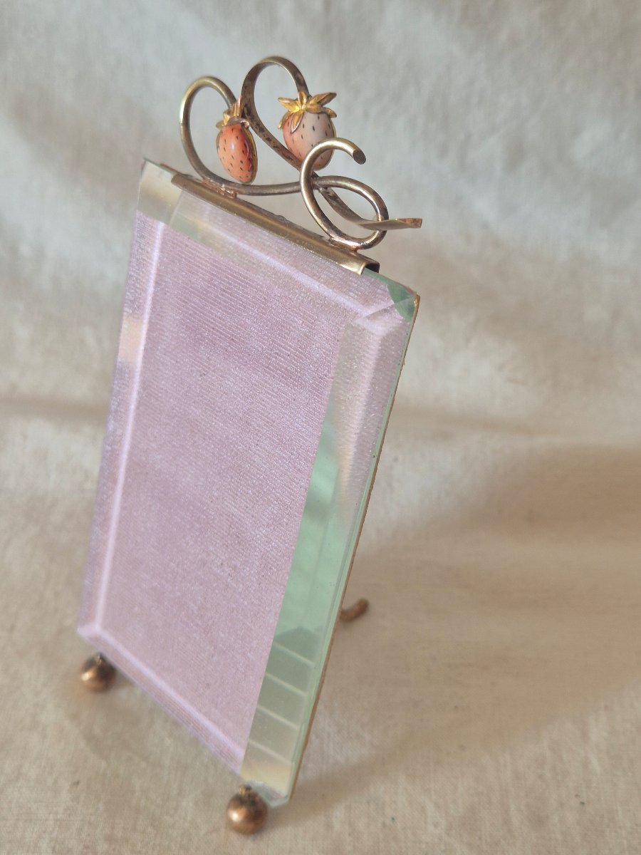 Late 19th-century Photo Frame With Enameled Strawberry Decoration And Beveled Glass -photo-1