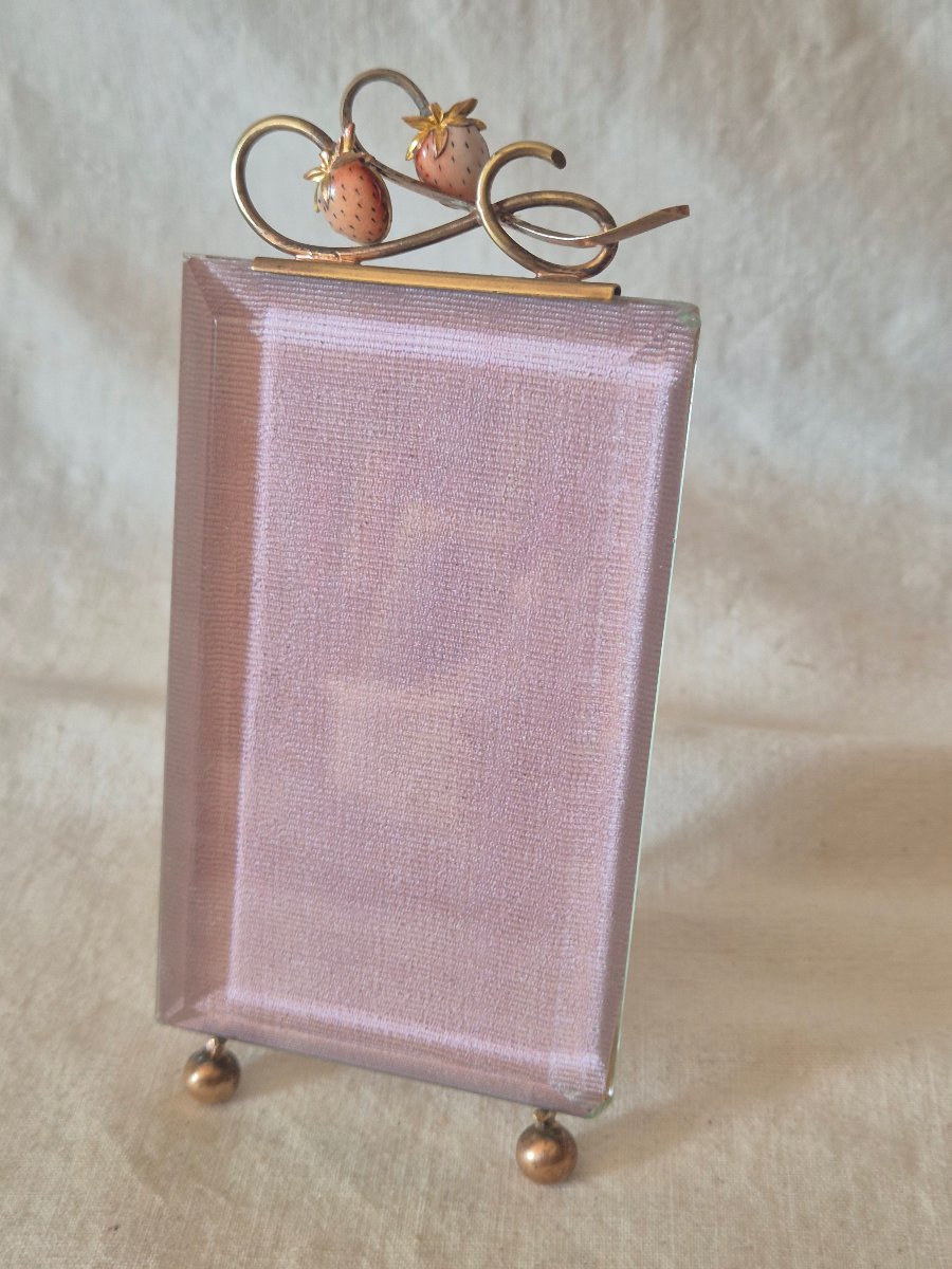 Late 19th-century Photo Frame With Enameled Strawberry Decoration And Beveled Glass 