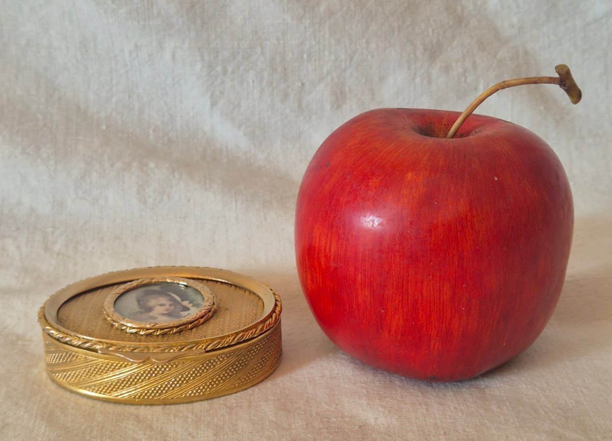 Oval-shaped Gilded Bronze Case With A Miniature Of Marie Antoinette From The Second Empire -photo-2