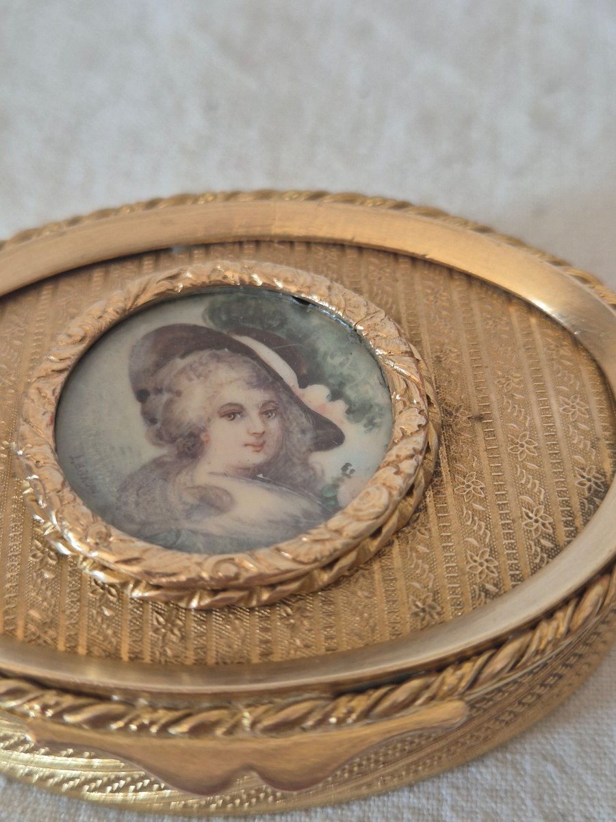 Oval-shaped Gilded Bronze Case With A Miniature Of Marie Antoinette From The Second Empire -photo-3
