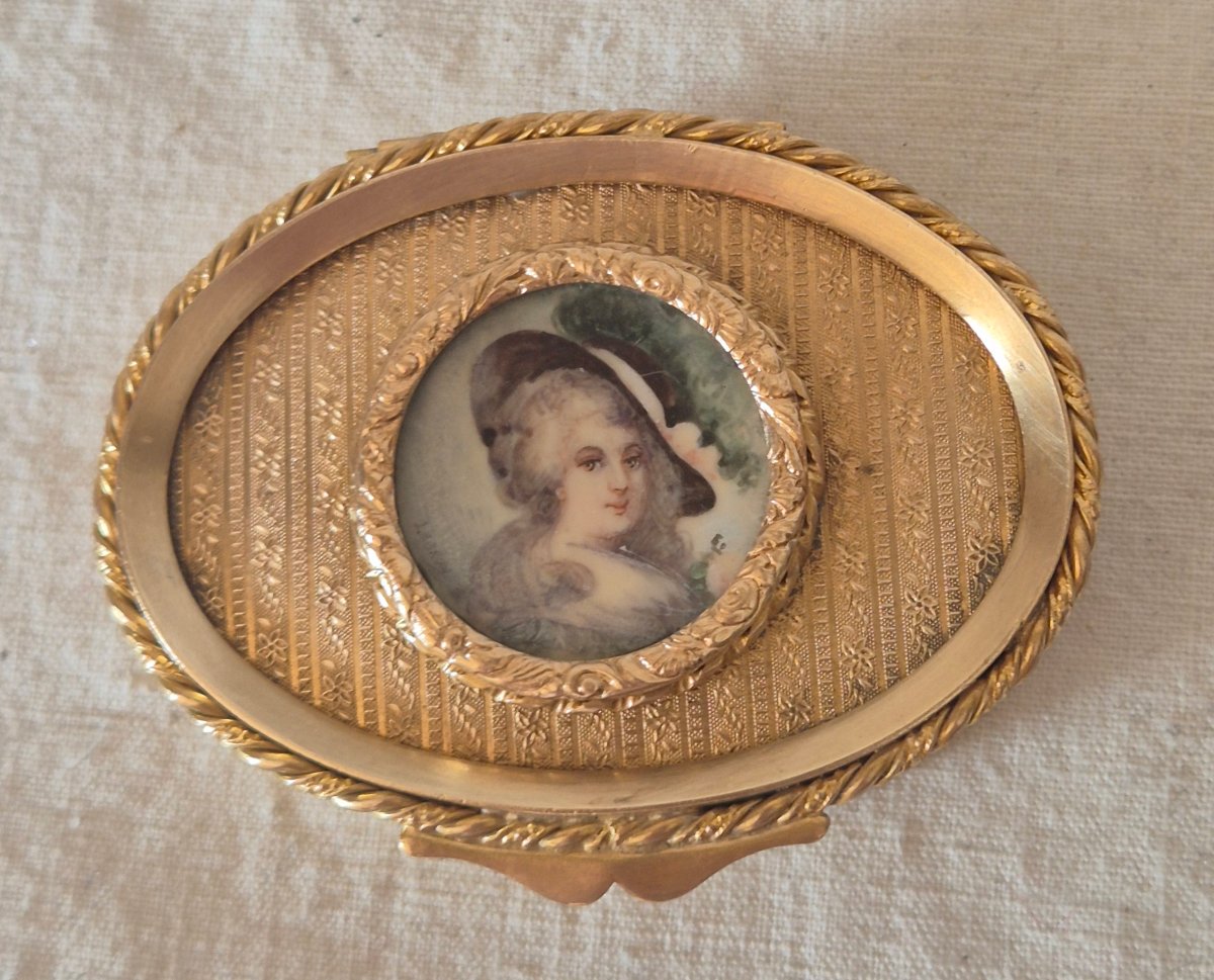 Oval-shaped Gilded Bronze Case With A Miniature Of Marie Antoinette From The Second Empire -photo-1