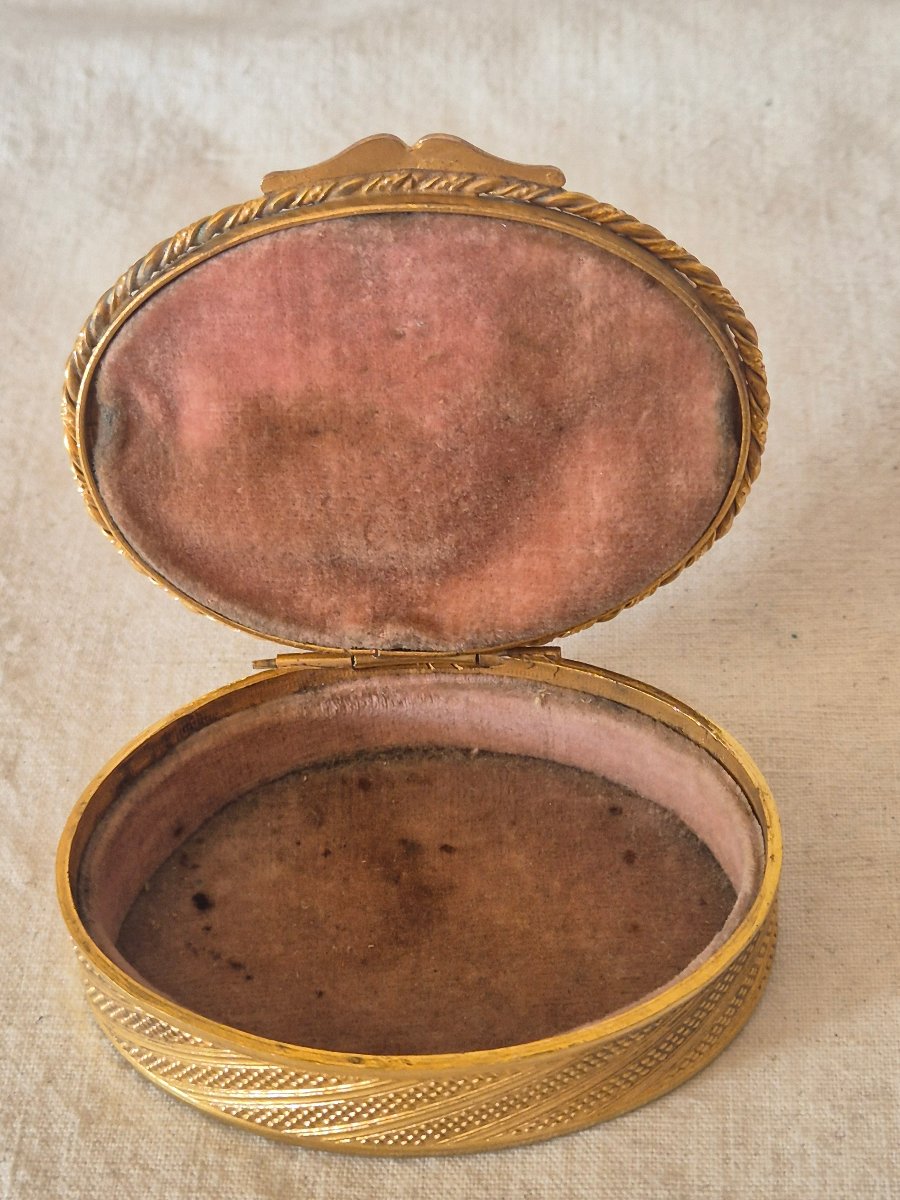 Oval-shaped Gilded Bronze Case With A Miniature Of Marie Antoinette From The Second Empire -photo-2