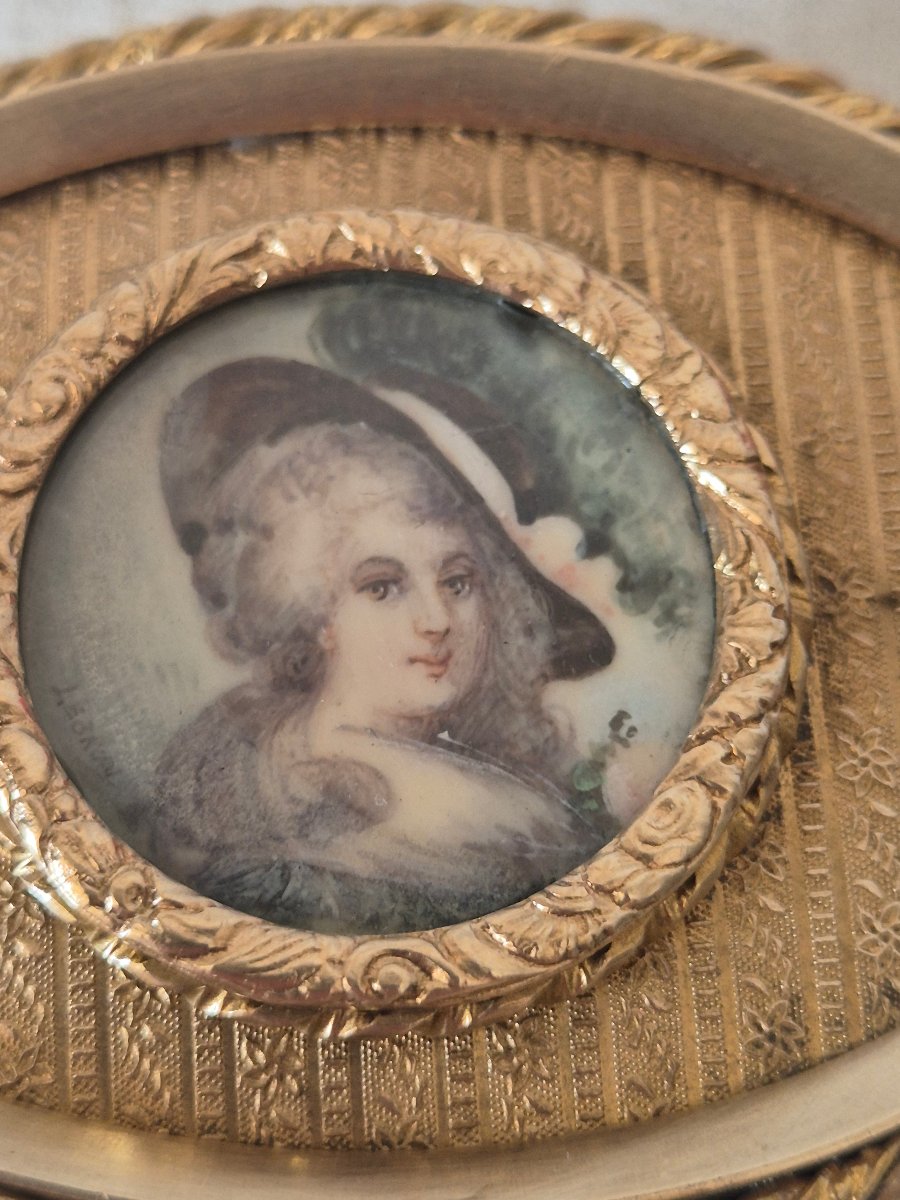 Oval-shaped Gilded Bronze Case With A Miniature Of Marie Antoinette From The Second Empire -photo-3